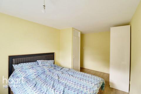 1 bedroom apartment for sale, Waterfall Road, London