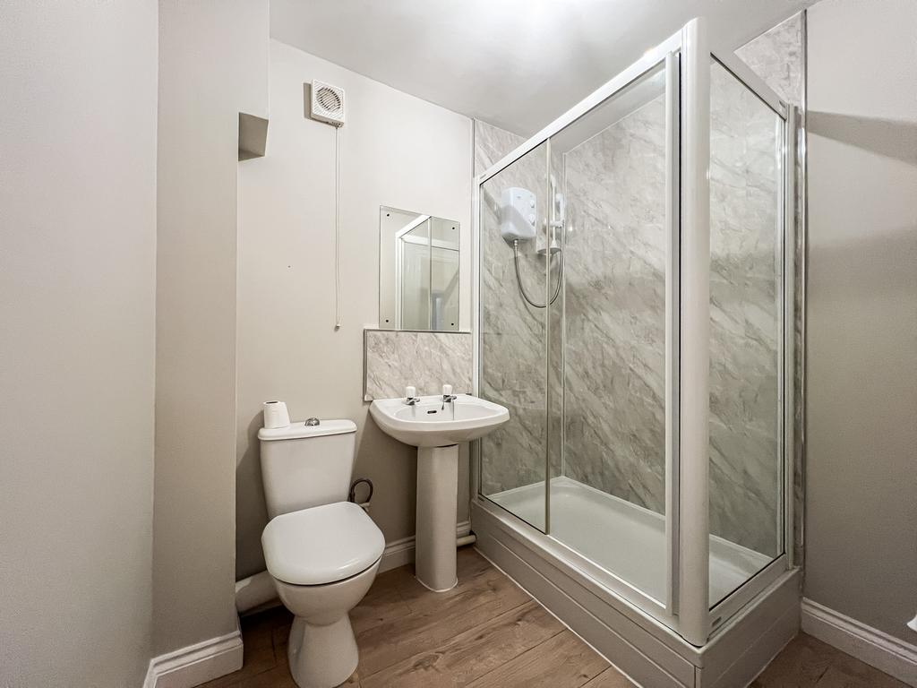 35 Kernal Road   shower room