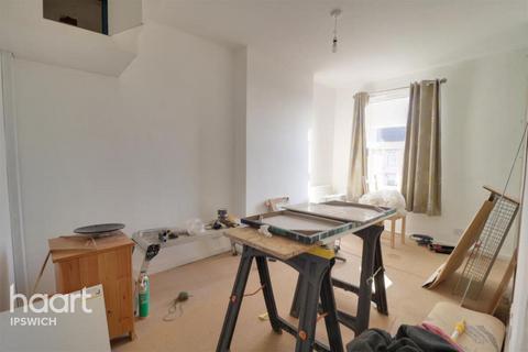 2 bedroom terraced house to rent, Bramford Road, Ipswich