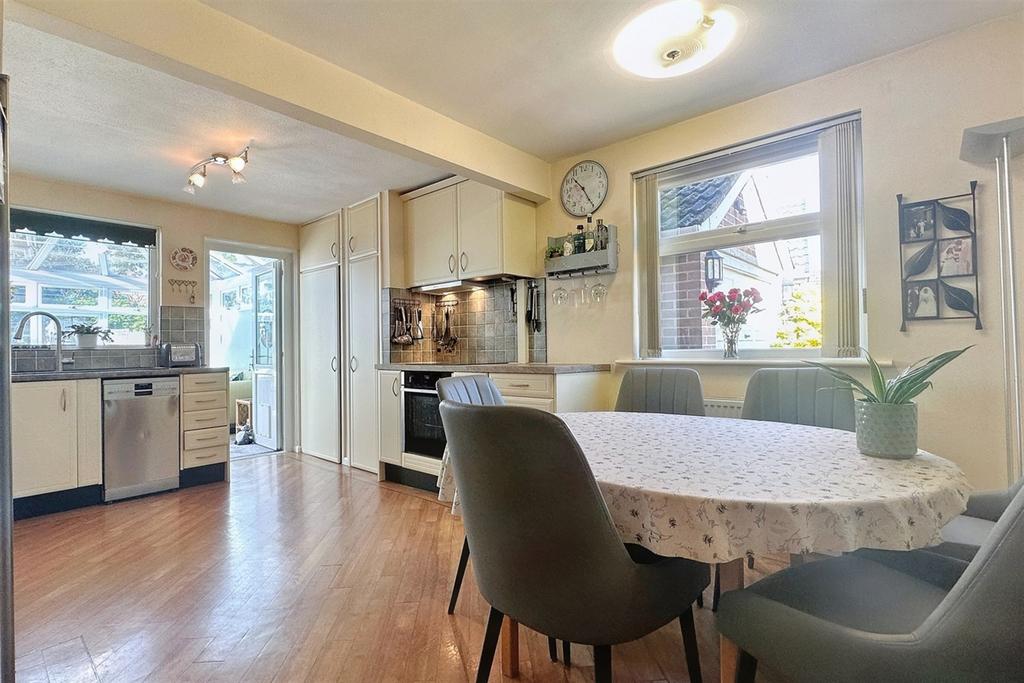 Chandlers Ford 4 bed detached bungalow for sale £525,000