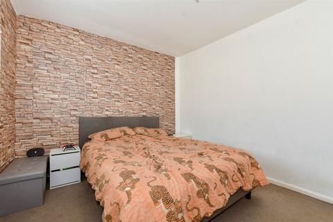 2 bedroom maisonette for sale - Taunton Road, Northfleet, Gravesend, Kent