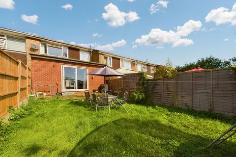 3 bedroom terraced house for sale - Howard Close, London, N11