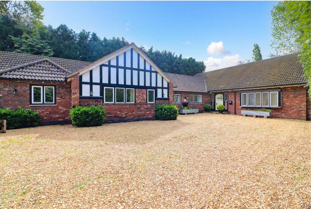 Joes Cave, Croxall Road 5 bed semidetached bungalow for sale £899,950