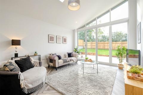 3 bedroom detached bungalow for sale - Woodland Mews, Stoke Prior, Bromsgrove, B60 4AE