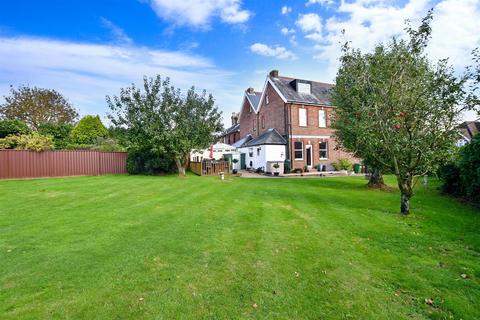 4 bedroom semi-detached house for sale, Queens Road, Crowborough, East Sussex