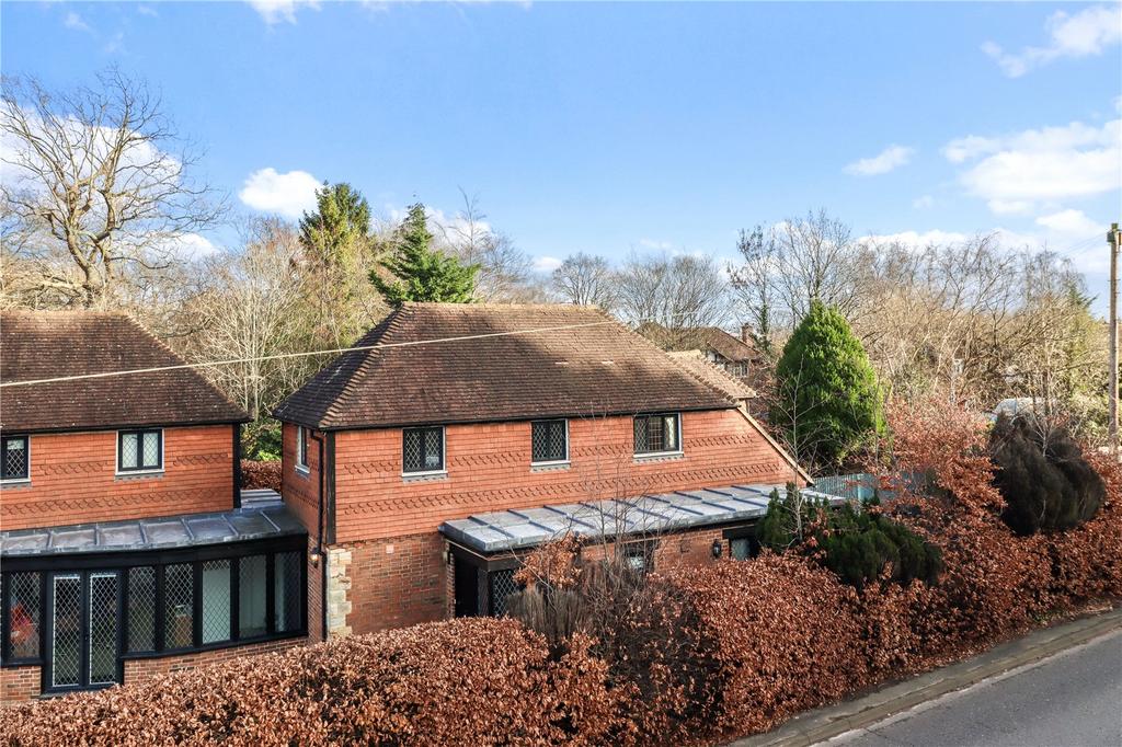 Ringles Cross, Uckfield, East Sussex... 2 bed apartment £225,000