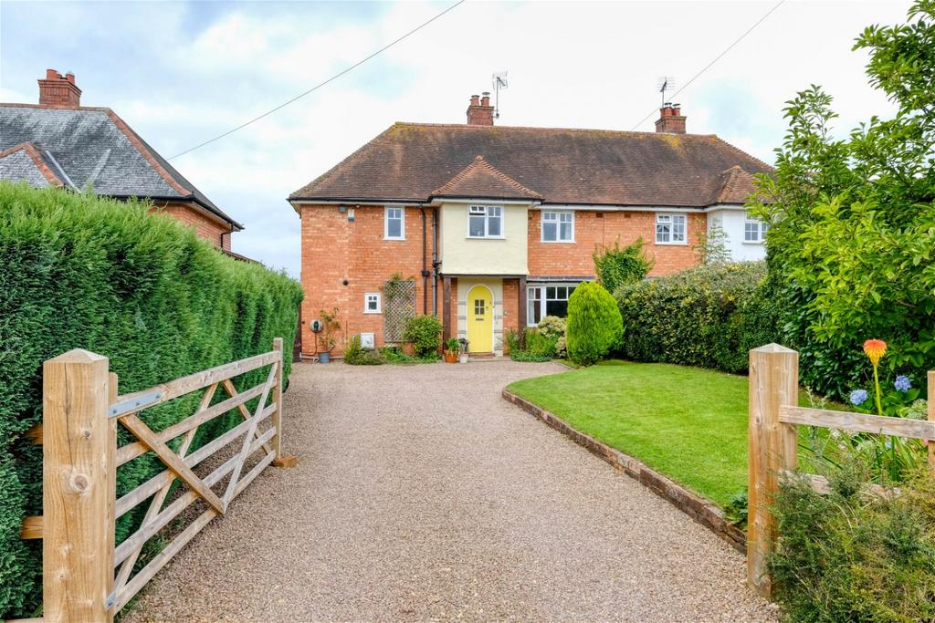 Crumpfields Lane, heath, Redditch B97 5PN 3 bed semidetached house