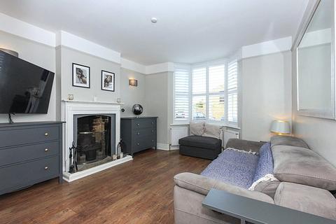 3 bedroom semi-detached house for sale - Valenciennes Road, Sittingbourne, Kent, ME10