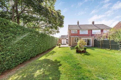 3 bedroom semi-detached house for sale, Hatherleigh Gardens, Potters Bar, EN6 5HZ