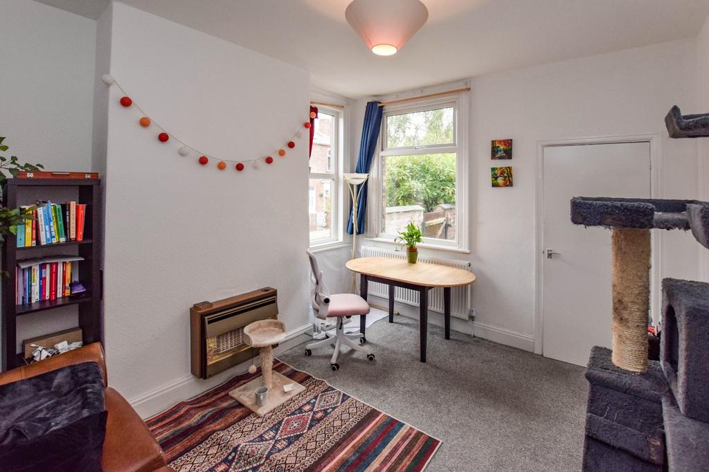 Borough Road, Altrincham, WA15 2 bed end of terrace house £1,250 pcm