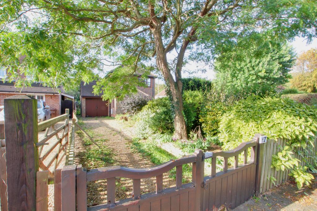 OLD BARN CRESCENT, HAMBLEDON 2 bed detached house for sale £325,000
