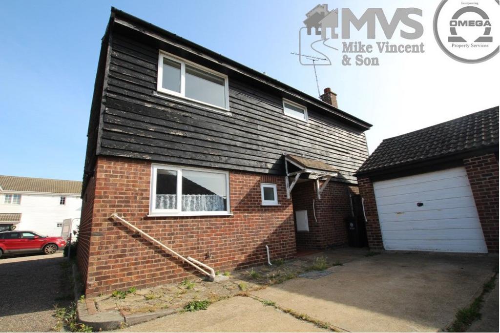 Dixon Avenue, ClactononSea 4 bed detached house for sale £310,000
