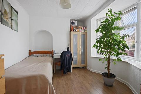 2 bedroom terraced house for sale - Heathway, Dagenham, Essex