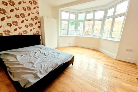 1 bedroom in a house share to rent, 175 Dollis Hill Lane,