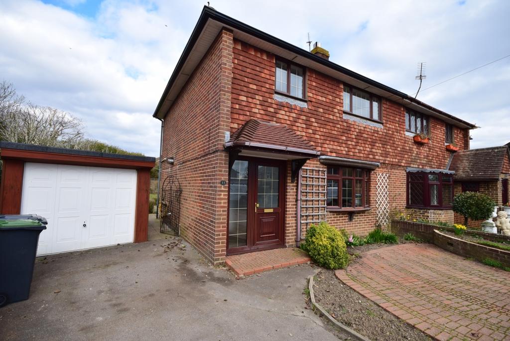 Fitzwygram Crescent Havant PO9 3 bed semidetached house £1,400 pcm
