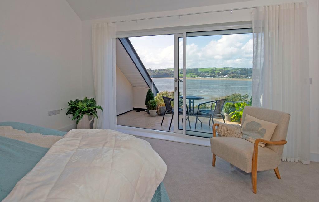 A page   260923 Caradog Court Ferryside 12.jpg