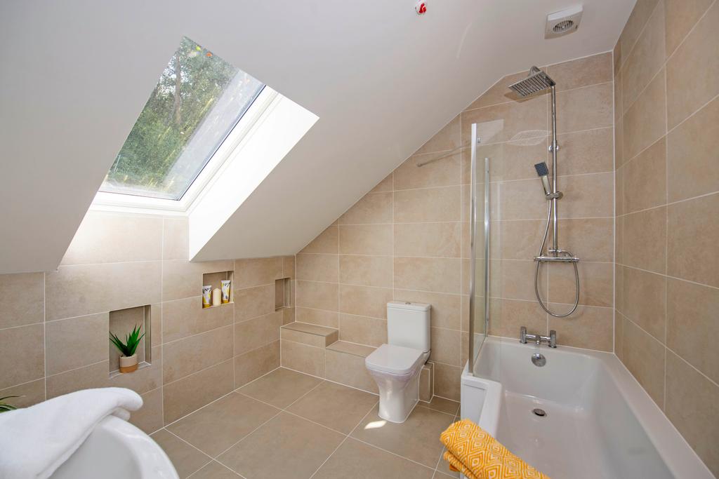 A page   260923 Caradog Court Ferryside 02.jpg