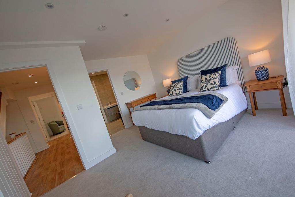 A page   260923 Caradog Court Ferryside 30.jpg