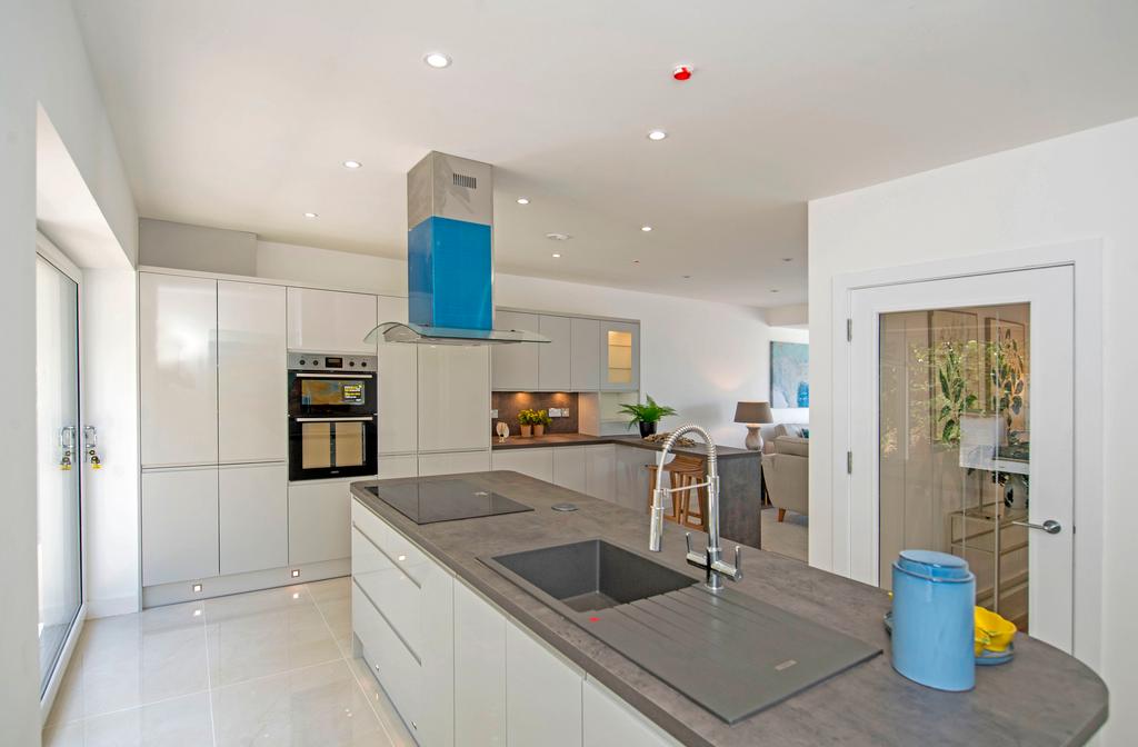 A page   260923 Caradog Court Ferryside 20.jpg