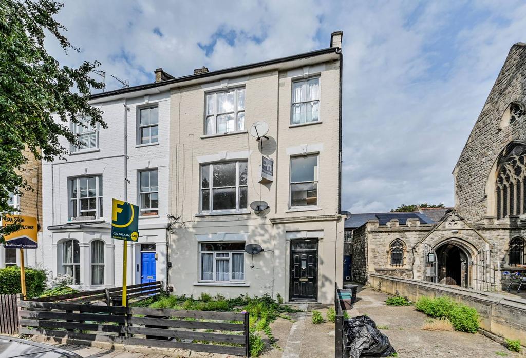 Ashley Road, Archway, London, N19 2 bed for sale £400,000