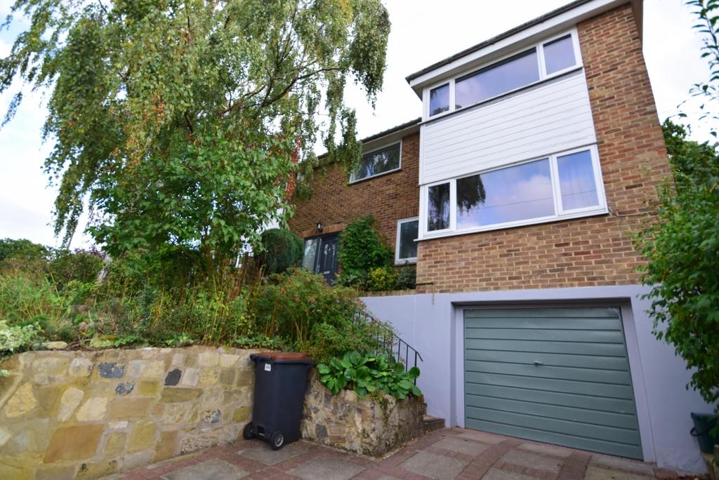 Bromley Avenue Bromley BR1 3 bed detached house £2,350 pcm (£542 pw)