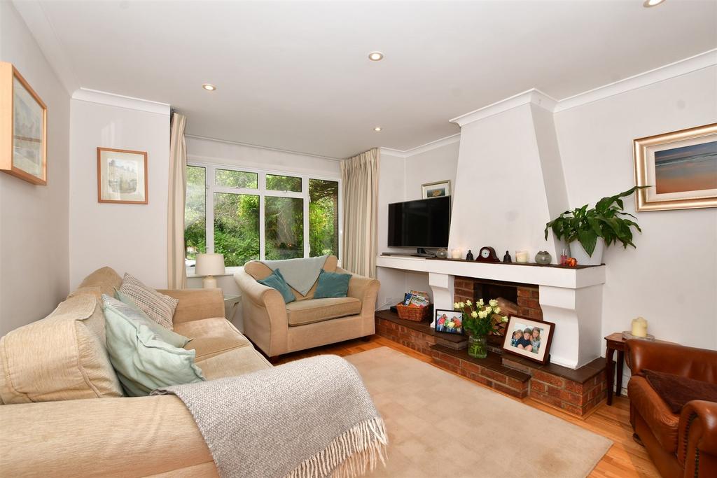 Hatherwood, Leatherhead, Surrey 4 bed detached house for sale £800,000