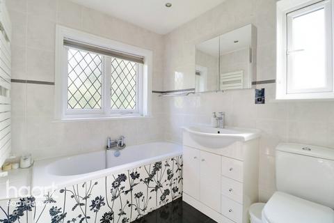 100 Park Avenue, Enfield, EN1 2HN