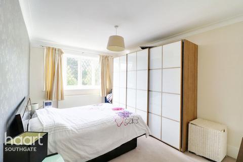 100 Park Avenue, Enfield, EN1 2HN