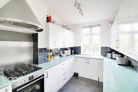 100 Park Avenue, Enfield, EN1 2HN