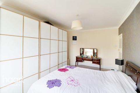 100 Park Avenue, Enfield, EN1 2HN