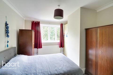 100 Park Avenue, Enfield, EN1 2HN