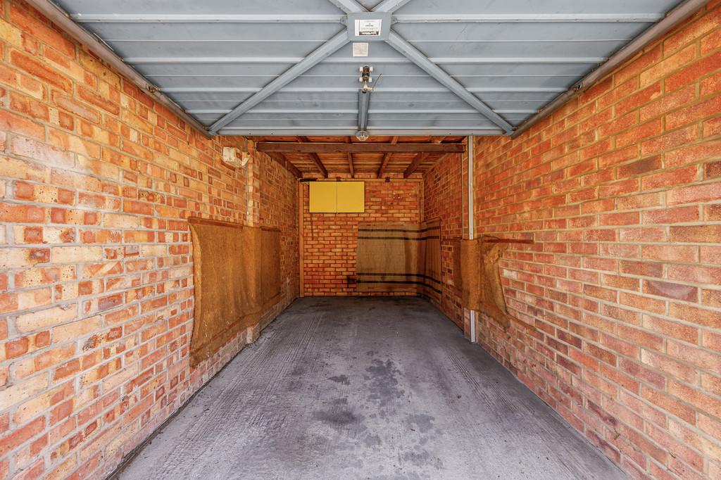 West Ealing Garage £100 pcm (£23 pw)