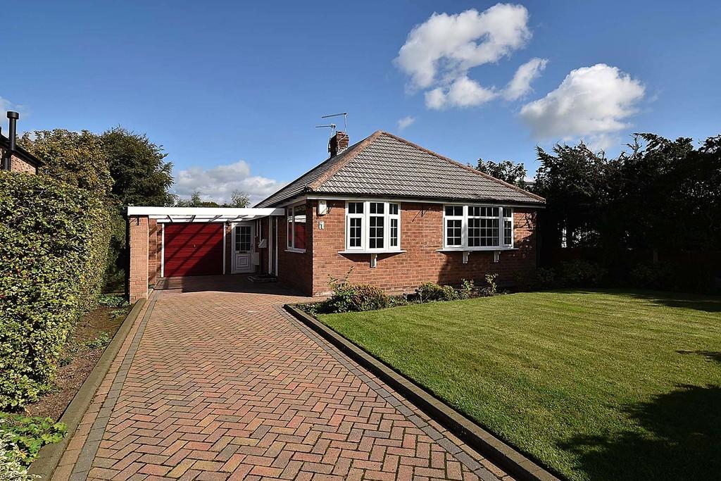 Meadow Drive, Knutsford 2 bed detached bungalow £1,450 pcm (£335 pw)