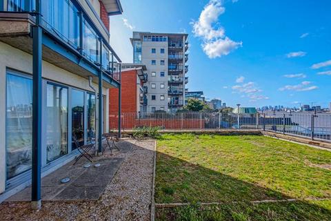 1 bedroom apartment for sale, Erebus Drive, West Thamesmead, London SE28