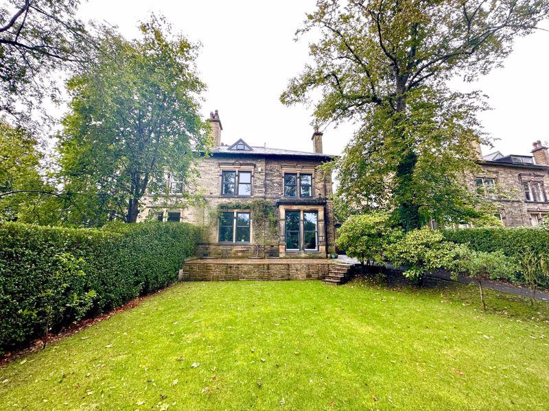 Savile Park Road, Savile Park, Halifax 7 bed character property for