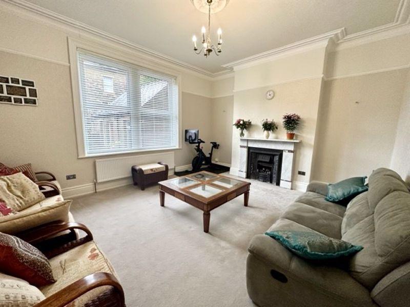 Savile Park Road, Savile Park, Halifax 7 bed character property for