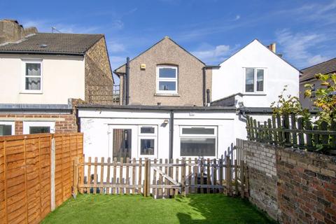 2 bedroom semi-detached house to rent, Napier Road, South Croydon