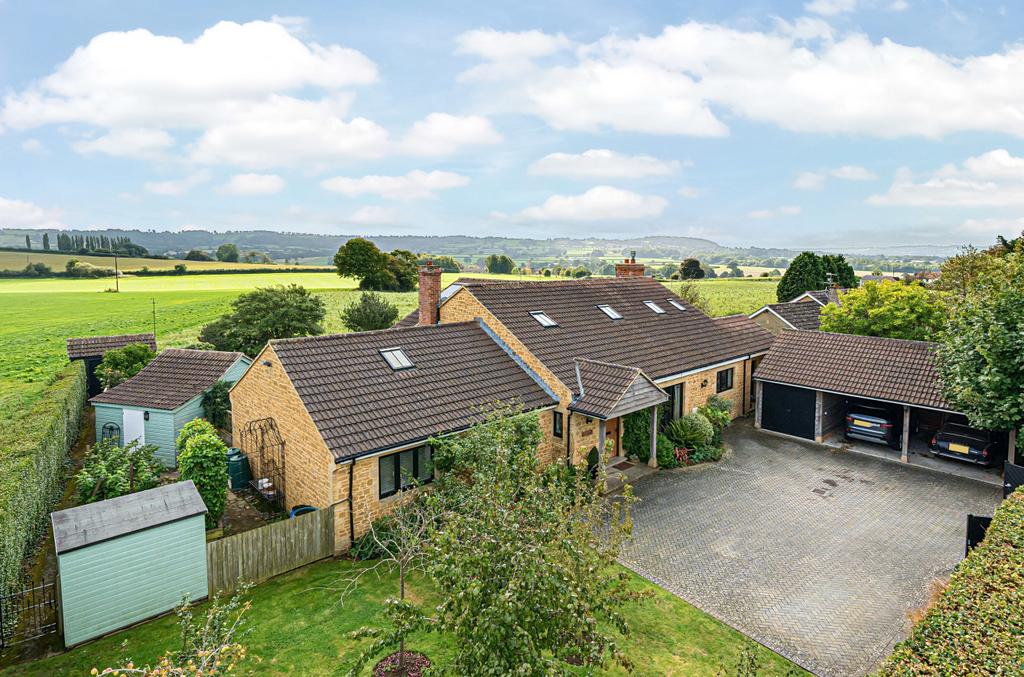 Kingstone, Ilminster, Somerset, TA19 4 bed detached house for sale £