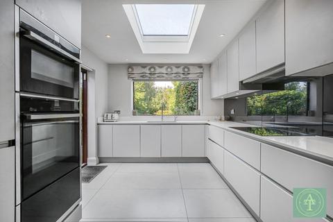 4 bedroom semi-detached house for sale, The Ridgeway, London, N14