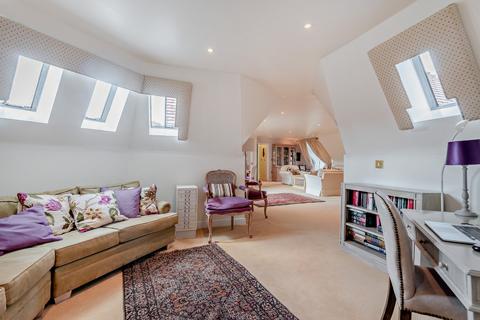 2 bedroom flat for sale, London Road, Sunningdale, Ascot, Berkshire