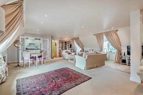 2 bedroom flat for sale, London Road, Sunningdale, Ascot, Berkshire