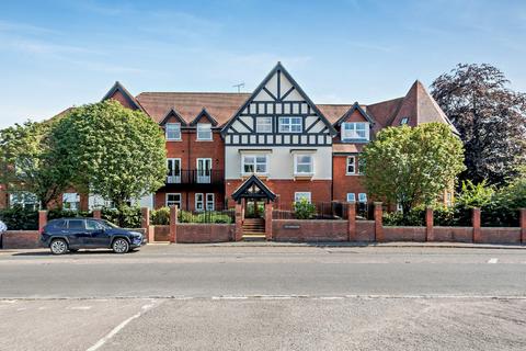 2 bedroom flat for sale, London Road, Sunningdale, Ascot, Berkshire