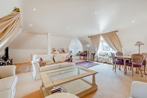 2 bedroom flat for sale, London Road, Sunningdale, Ascot, Berkshire