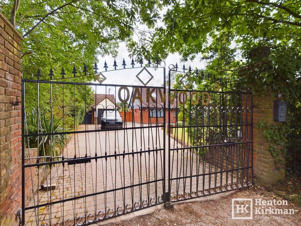 Blind Lane, Billericay 4 bed chalet for sale £1,000,000