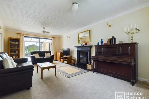 Oakwood Blind Lane, Billericay, CM12 9SN