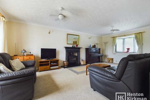 Oakwood Blind Lane, Billericay, CM12 9SN