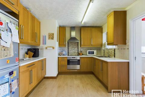 Oakwood Blind Lane, Billericay, CM12 9SN