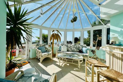 38 Lower Corniche, Hythe, CT21 5TP