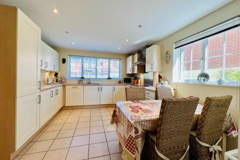 38 Lower Corniche, Hythe, CT21 5TP