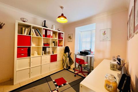 38 Lower Corniche, Hythe, CT21 5TP